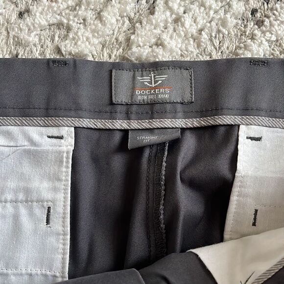 Men’s Grey Dockers Iron Free Khaki Dress Pant Straight Fit 36 x32 - Picture 2 of 8